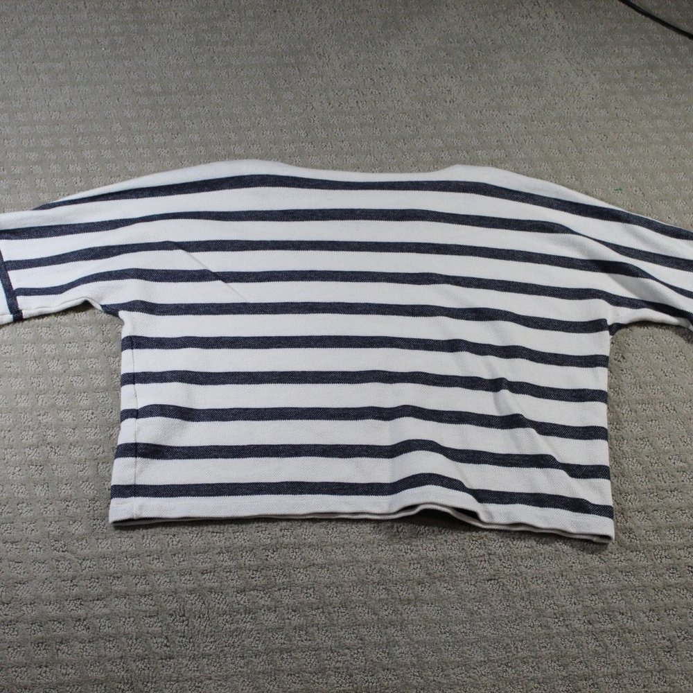 Banana Republic Size Large Woven Knit Blue and Cream Striped Crop Shirt - Picture 2 of 6